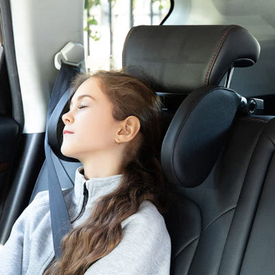 Coussin-pour-voiture-jeune-fille-endormi